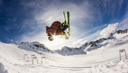 开云官网_球星转队背后，家庭因素成球员流动关键 年轻球员与老将的搬迁差异显著