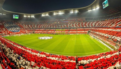 开云登录入口：阿隆索盛赞维尼修斯，超凡表现主宰赛场，进球助攻仅是冰山一角