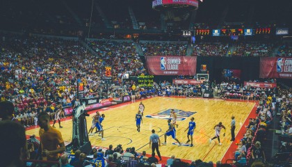 开云下载：利雅得新月后卫赛前专访，深度解析弗鲁米嫩塞战术布局，自信表态以智取胜晋级